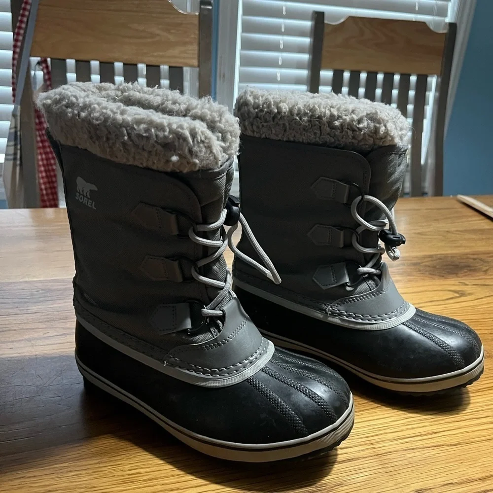 Sorel Kids' Black and Gray Winter Boots Size 3